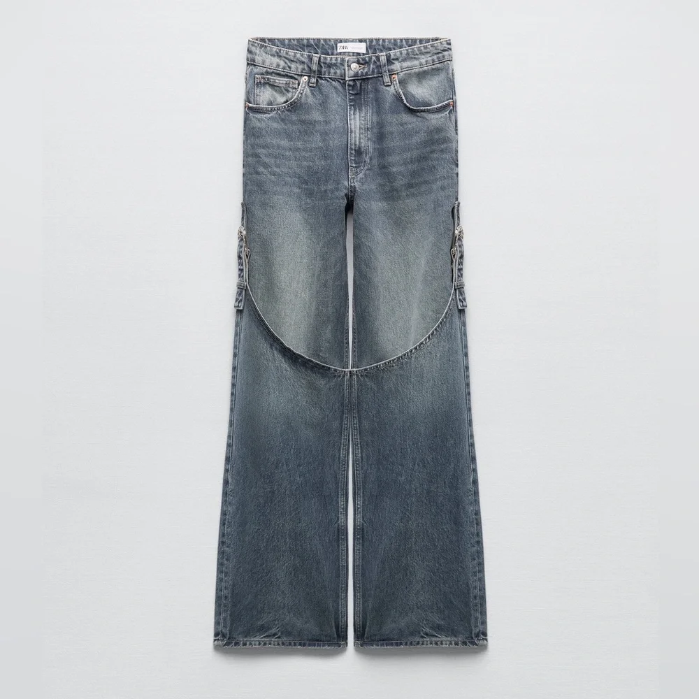 Zara TRF WIDE LEG BUCKLE JEANS